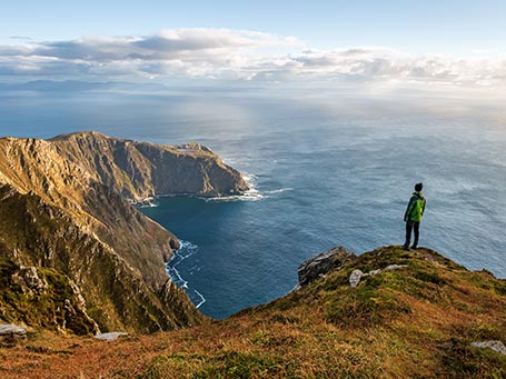 Hill walker enjoy the views from Sliabh Liag or Slieve League near Carrick in Donegal © Gareth Wray