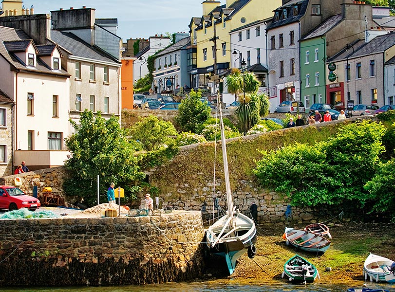 Picturesque fishing village of Roundstone on the west side of Bertraghboy Bay in Galway