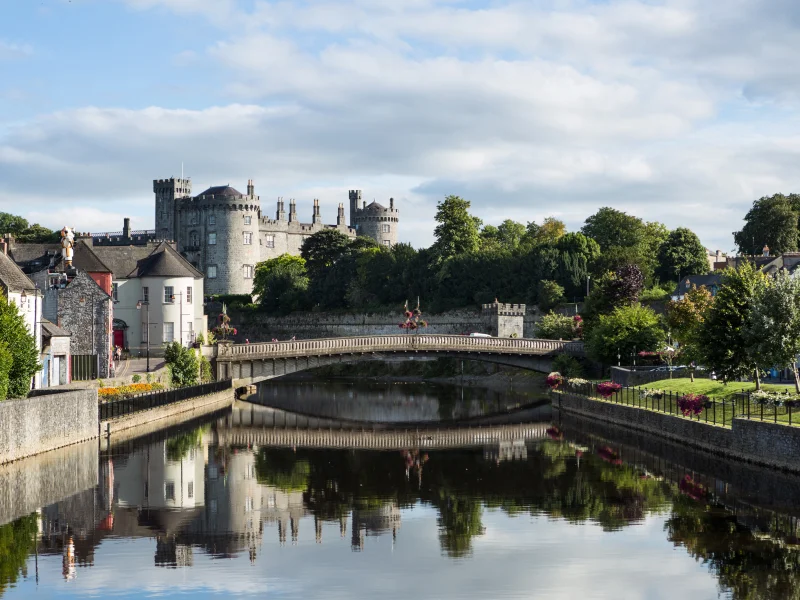 View of Kilkenny Castle adjacent to the River Suir in Kilkenny City © Adobe Stock