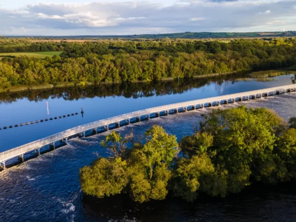 Meelick Weir Walkway, River Shannon in between County Galway and County Offaly, Rural holiday homes in Ireland.