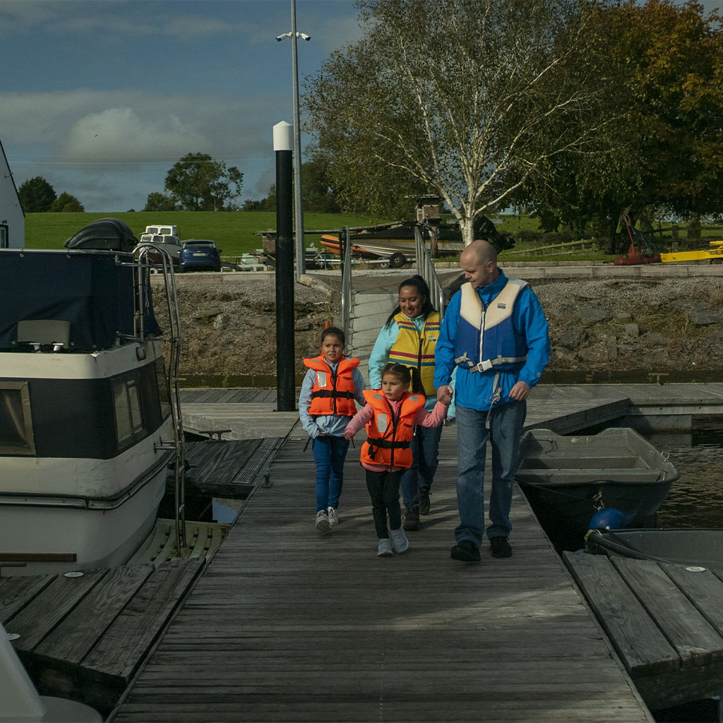Family day out in Belturbet enjoying a hired boat from the local marina in Cavan © Failte Ireland