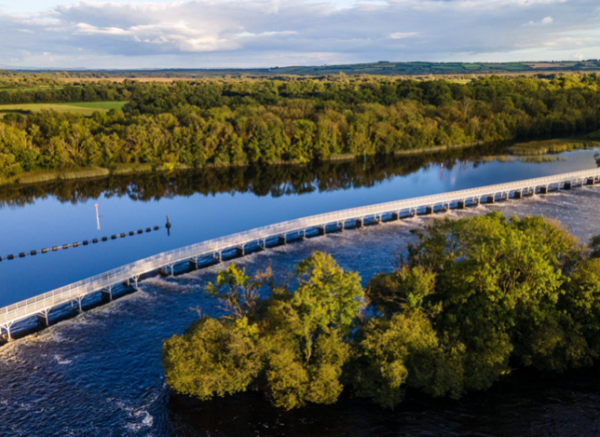 Meelick Weir Walkway, River Shannon in between County Galway and County Offaly, Rural holiday homes in Ireland.