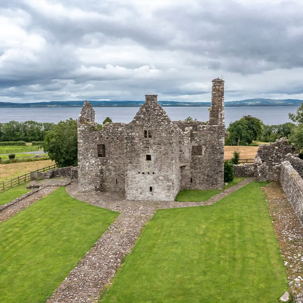 The beautiful Tully Castle by Enniskillen in County Fermanagh © Adobe Stock