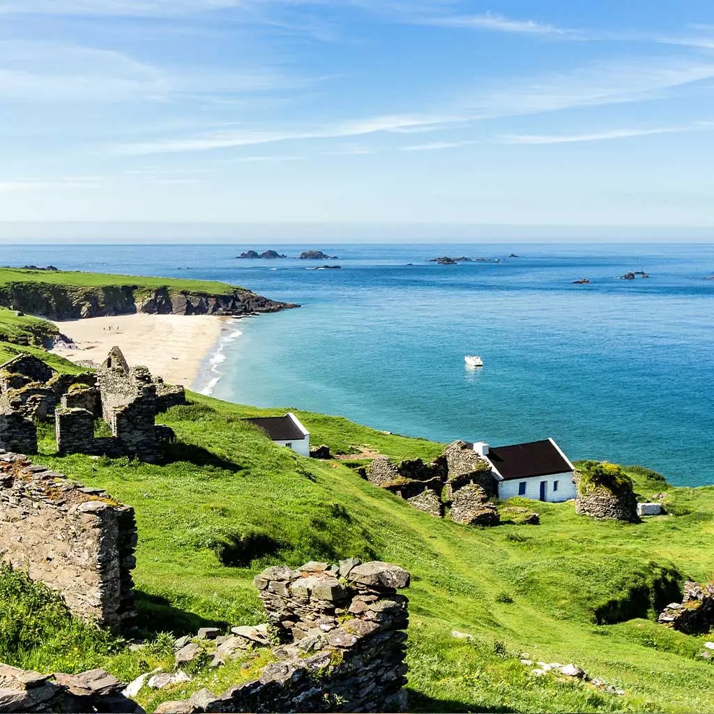 Boat trips available to the Blasket Islands from Dingle town in Kerry ©Adobe Stock