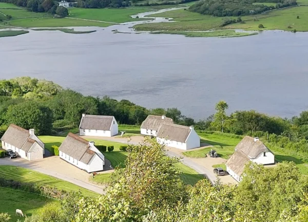 Corofin Lake Cottages newar Ennis in Co. Clare