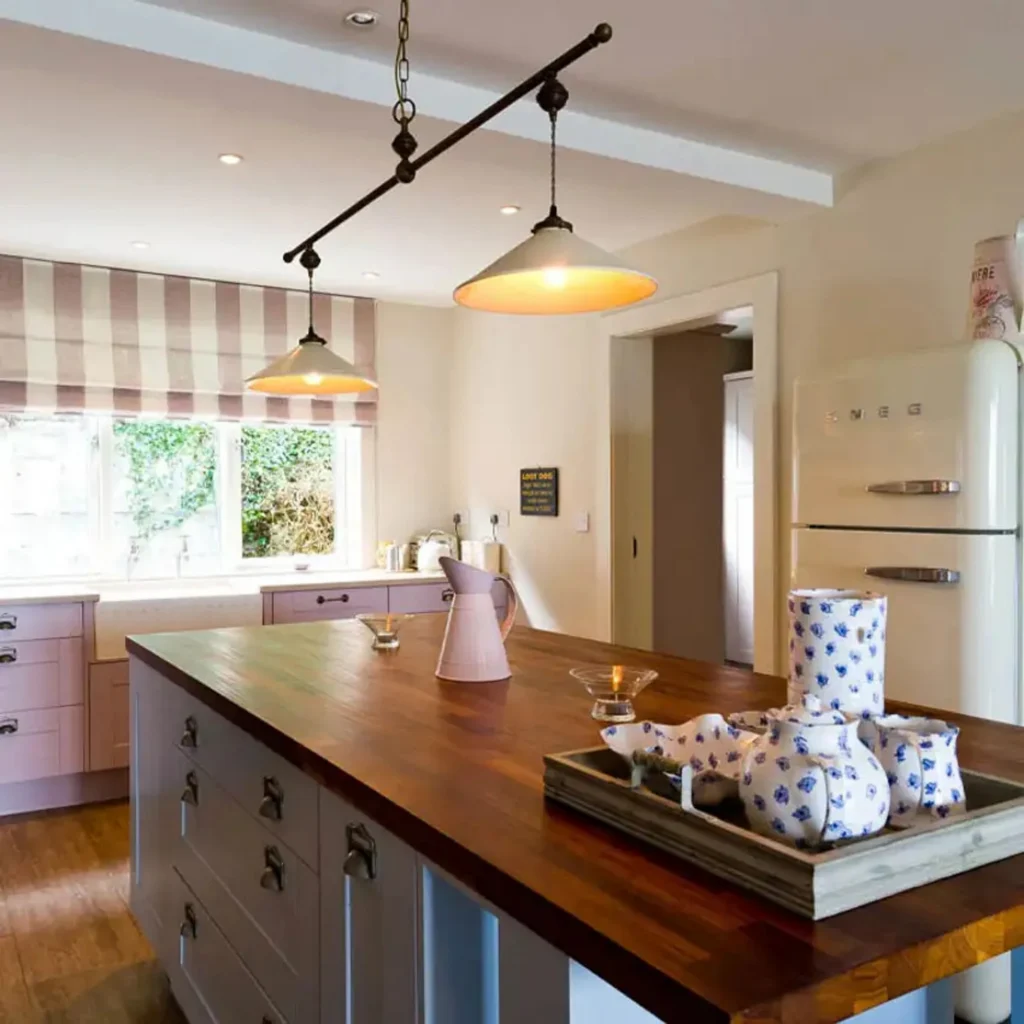Kitchen table in Cliff Cottage Ardmore