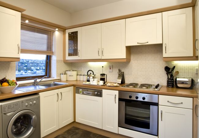 Lakeside Holiday Homes, Large Modern Water Side Holiday Accommodation in Killaloe County Clare