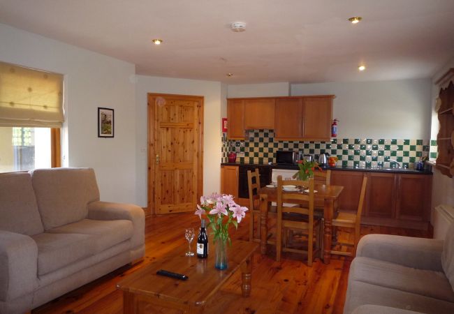 Dingle Courtyard Cottages, Pretty Self Catering Holiday Cottages in Dingle, County Kerry