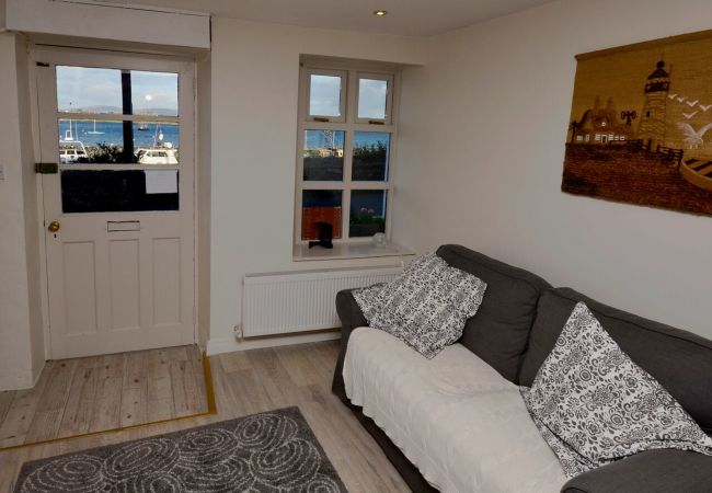 Sandy Heels Holiday Cottage, Harbour View Holiday Accommodation Available in Roundstone, County Galw