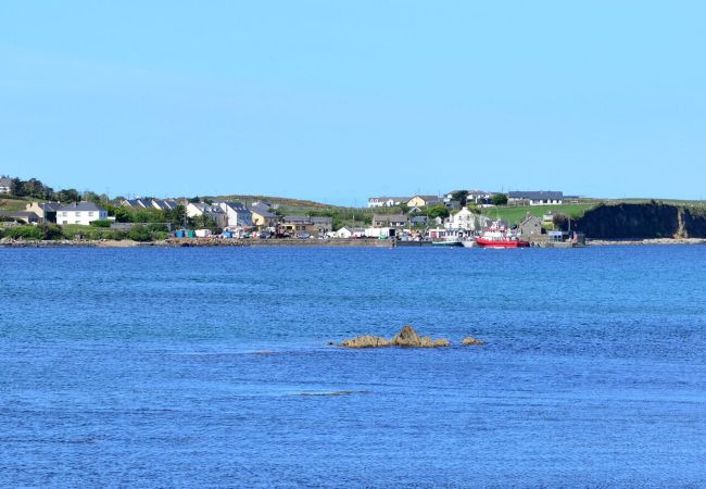 Cleggan Harbour Holiday Home No. 1, Coastal Holiday Accommodation in Cleggan, Connemara, County Galw