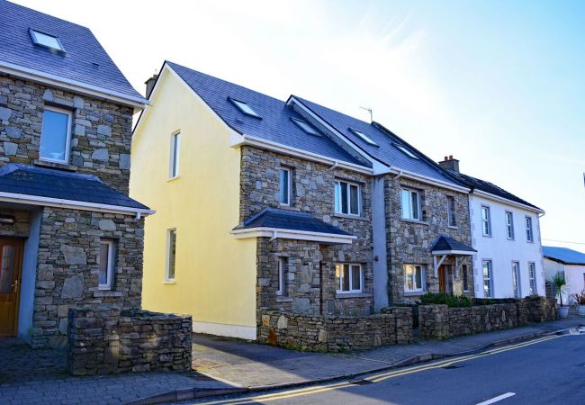 Cleggan Harbour Holiday Home No. 1, Coastal Holiday Accommodation in Cleggan, Connemara, County Galw