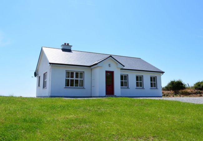 Clifden Sky Road Holiday Cottage, Coastal Holiday Accommodation Available near Clifden in Connemara,