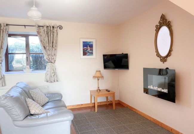 Coninbeg Holiday Cottage, Mill Road Farm, a pet-friendly holiday cottage available beside the pictur