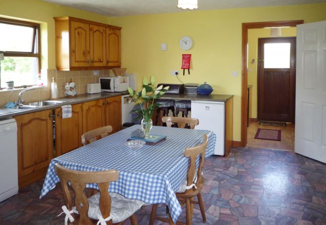 Sheans Holiday Cottage, Pretty, Self-Catering Holiday Accommodation, Killarney, County Kerry