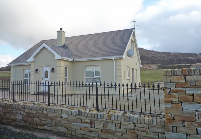 Harefield Holiday Home, Large Seaside Holiday Accommodation beside Kilcar in County Donegal