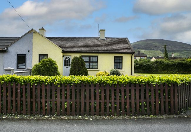 Garden Cottage, Tipperary, Rural Pet Friendly Holiday, Accommodation Available in Cahir, County Tipp