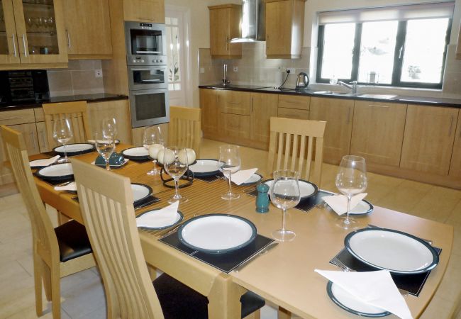 Cnocán Na Cuaigh Holiday Home, Seaside Self Catering Accommodation Carraroe, Connemara, County Galwa