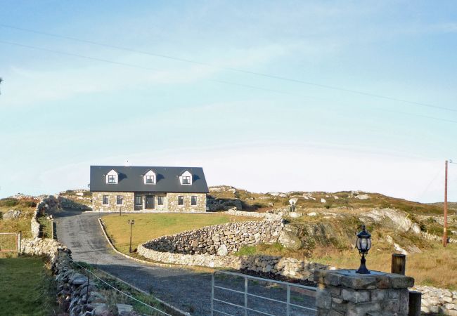 Cnocán Na Cuaigh Holiday Home, Seaside Self Catering Accommodation Carraroe, Connemara, County Galwa