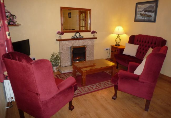 Lakeside Lodge, Self Catering Holiday Home in Bantry