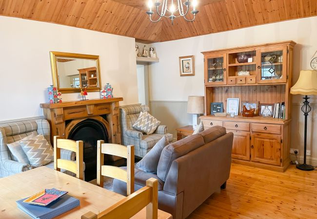 Pretty Self-Catering Holiday Cottage Clydagh Lodge near Castlebar, County Mayo