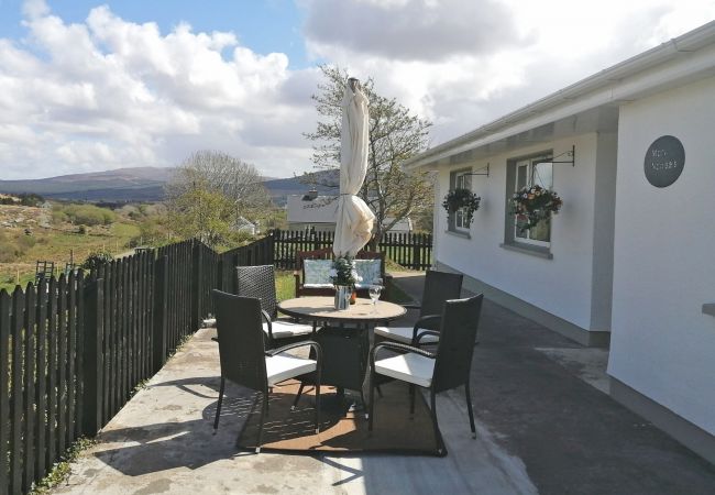 Charming Mary Naoise Family Self-Catering Holiday Home, Lettermacaward, County Donegal