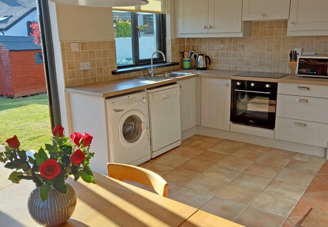 Bright and Comfortable Beachside Avenue Holiday Home, Riverchapel, County Wexford