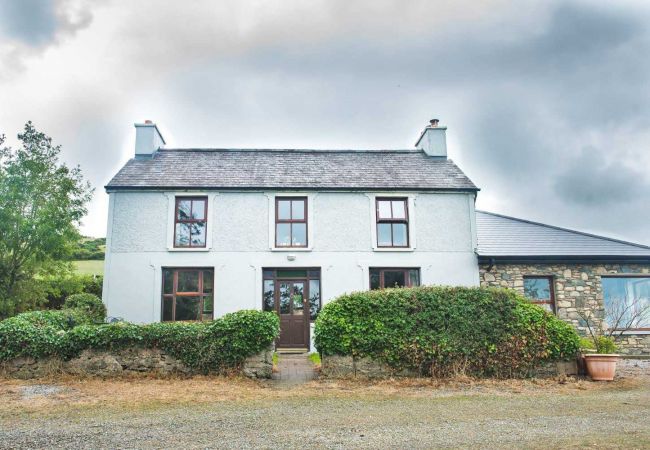 Hillside Holiday Home, Large Holiday Home Close to Killarney Town and Farranfore Airport