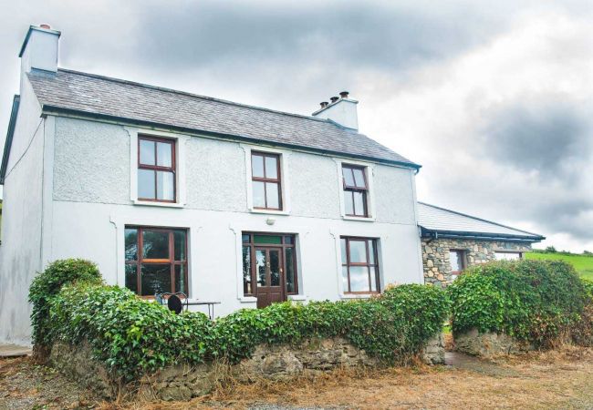 Hillside Holiday Home, Large Holiday Home Close to Killarney Town and Farranfore Airport