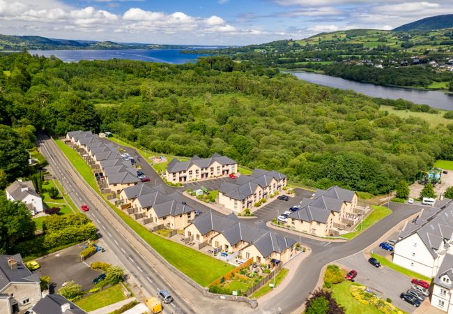 Lakeside Holiday Homes, Large Modern Water Side Holiday Accommodation in Killaloe County Clare