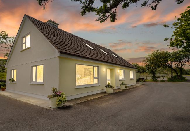 Ballynahinch Holiday Home, Spacious Holiday Accommodation Available near Roundstone, County Galway
