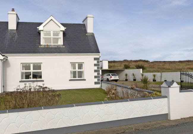 Matthews Traditional Holiday Cottage Doonbeg, Coastal Holiday Accommodation near Doonbeg, County Cla