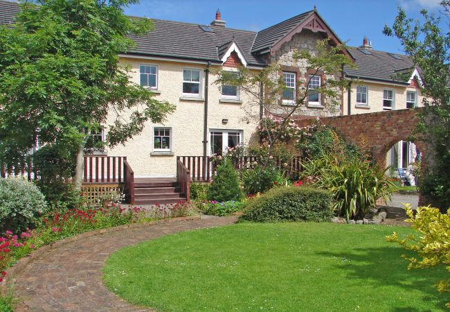 Courtyard Holiday Cottage No. 8, Seaside Holiday Accommodation Available in Bettystown, County Meath