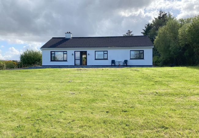 Lakeview Cottage Oughterard, Lakeshore Holiday Accommodation Available in Connemara, Oughterard, Cou