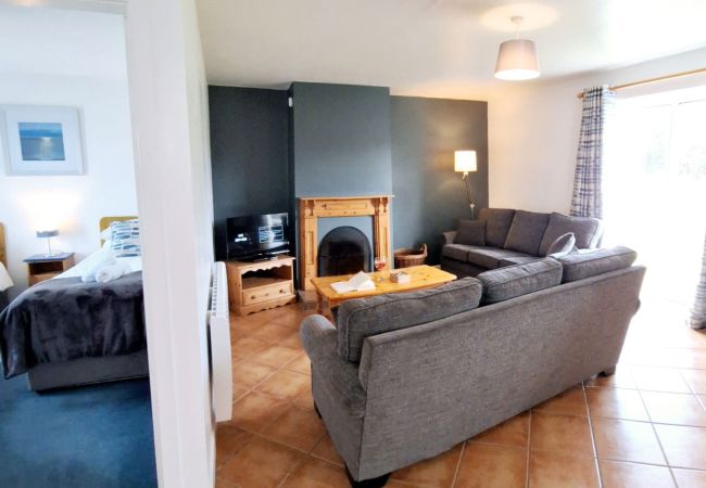 _Living-Room-at-Dingle-Harbour-Cottages