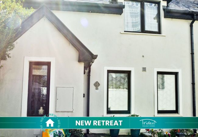 SkelligFuchsiaLodgeBallinskelligs-NEWRETREATsticker