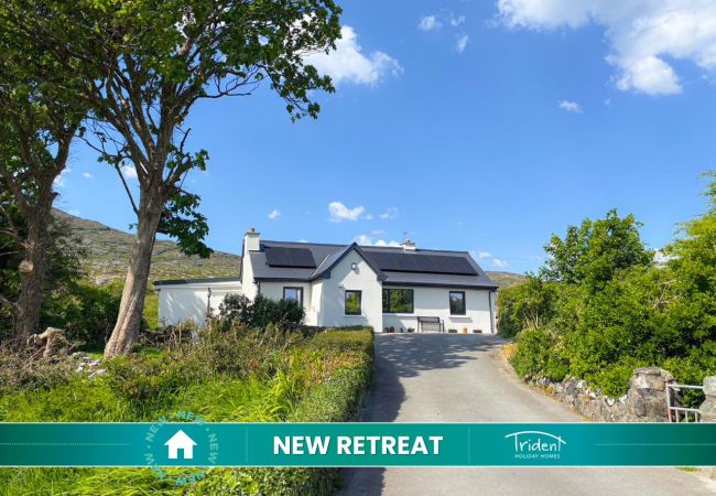 BluebellCottageRoundstoneRef486-NEWRETREATsticker