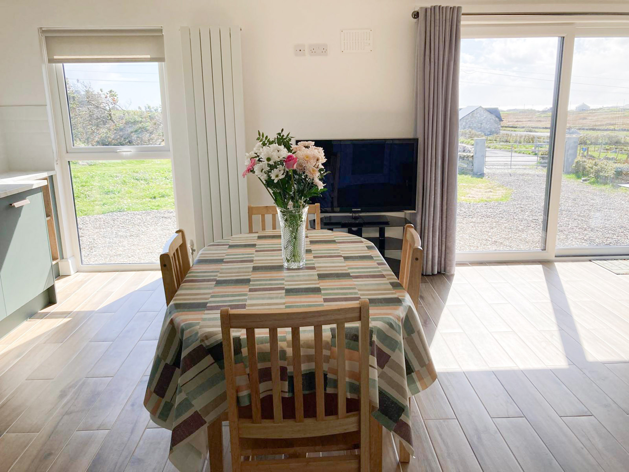 CladdaghduffHolidayCabinRef485-6