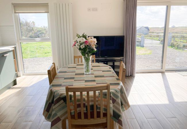 CladdaghduffHolidayCabinRef485-6