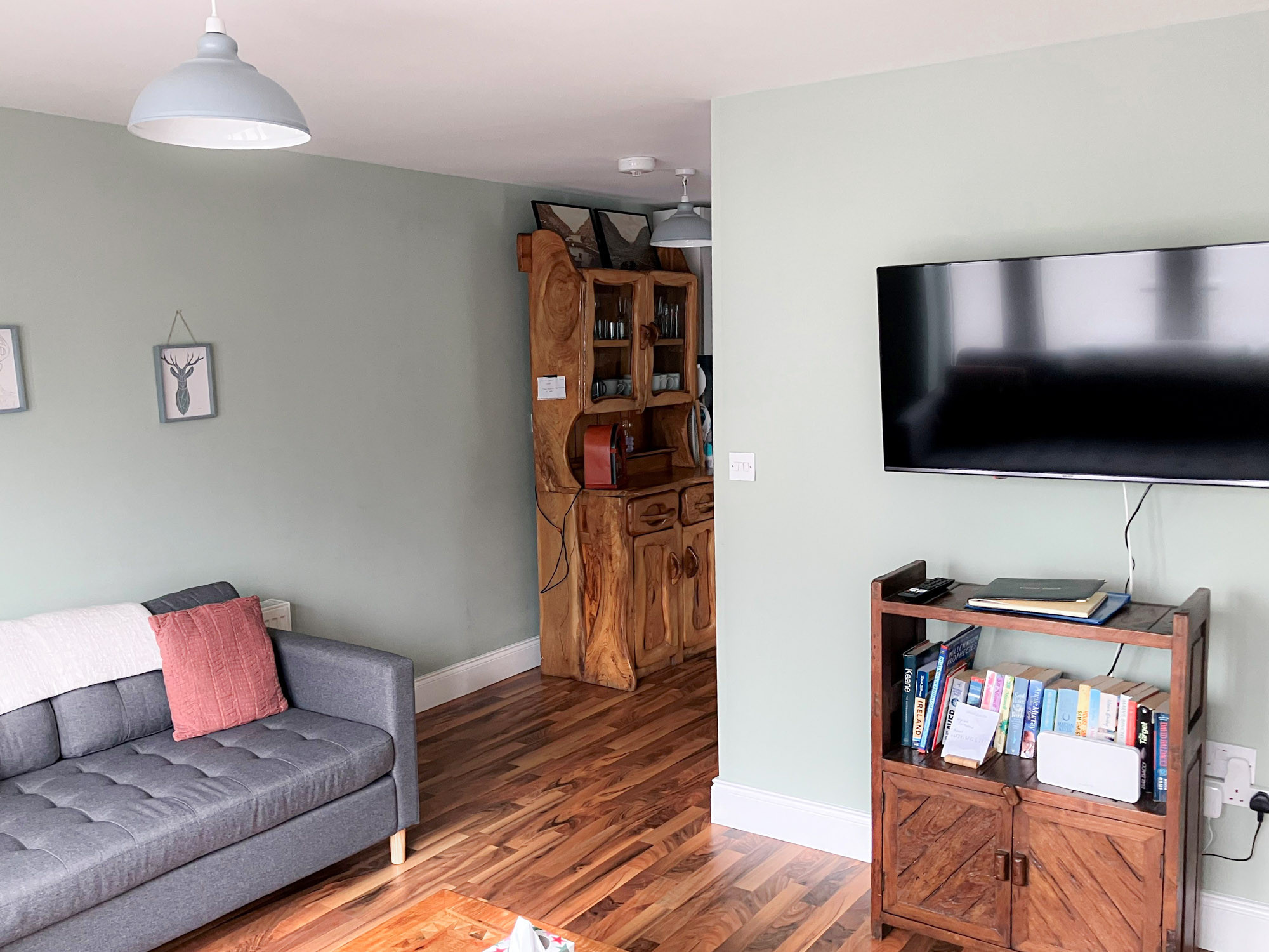 CarrauntoohilViewRetreatKillarneyLivingRoomArea