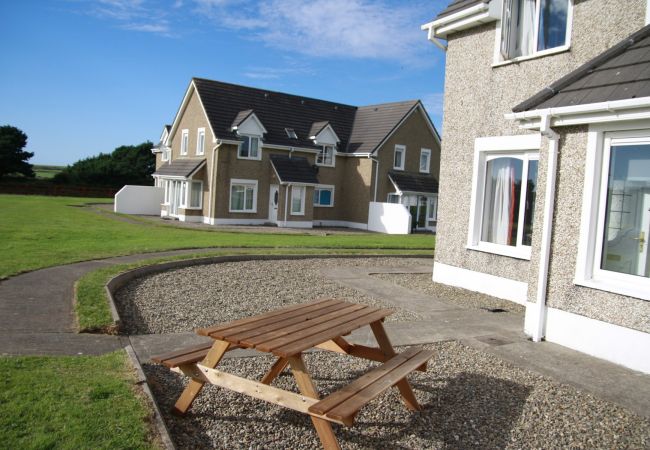 MooreBayHolidayVillageGardenArea